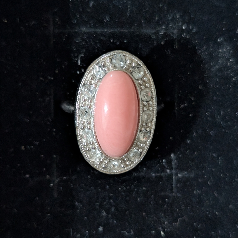 Elegant Pink and Silver Oval Ring